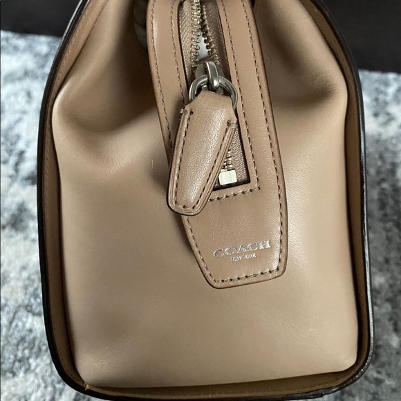 Coach - Picture 2 of 8